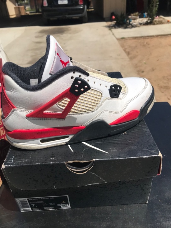 Jordan 4\'s